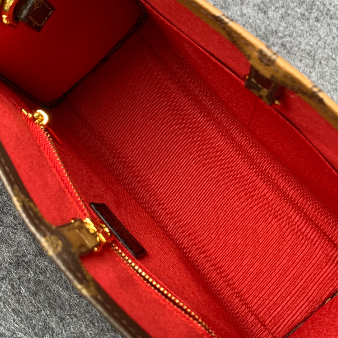 LV ONTHEGO GM  GIANT REVERSE BROWN